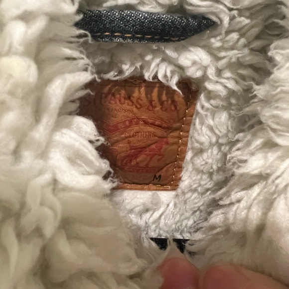 Levi’s Cropped Sherpa Trucker Denim Jacket Size Medium - Picture 5 of 6